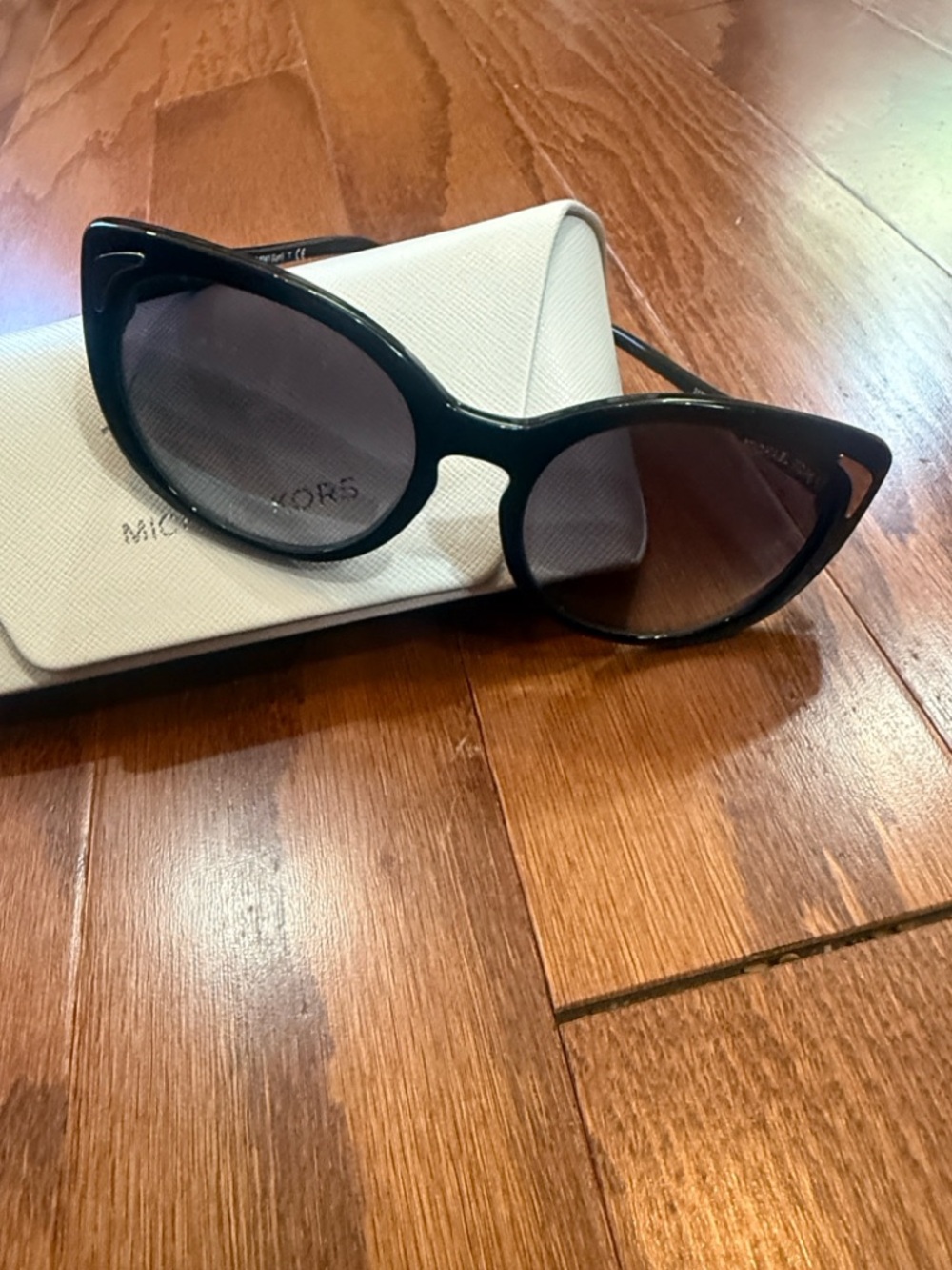 Michael Kors MK 6041 Lyn Cat Eye Sunglasses Black Gradient w/ Case - Picture 11 of 12